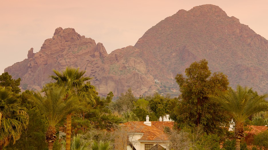 Hiking Camelback Mountain