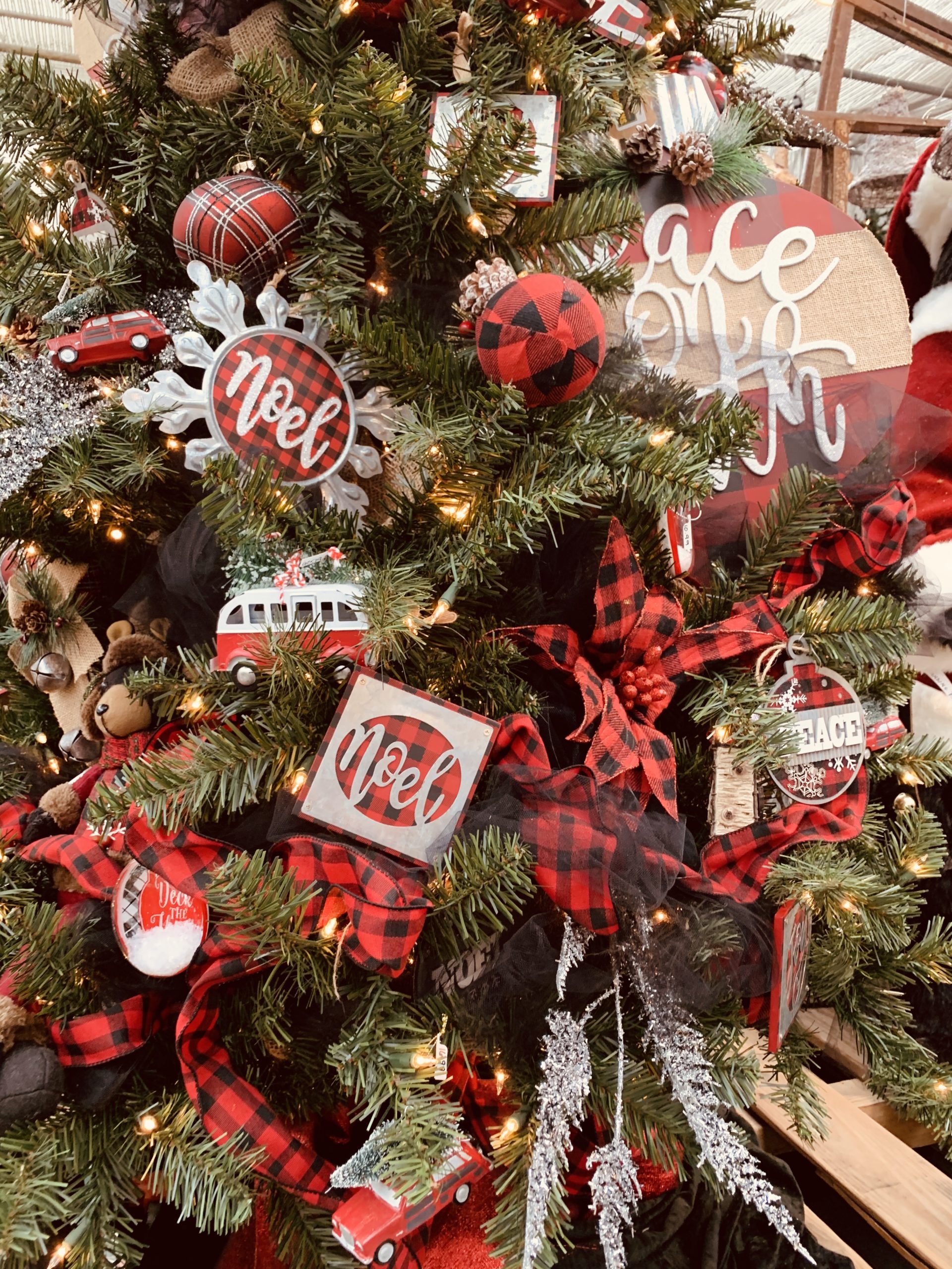 How to Decorate the Perfect Christmas Tree - Home Has My Heart