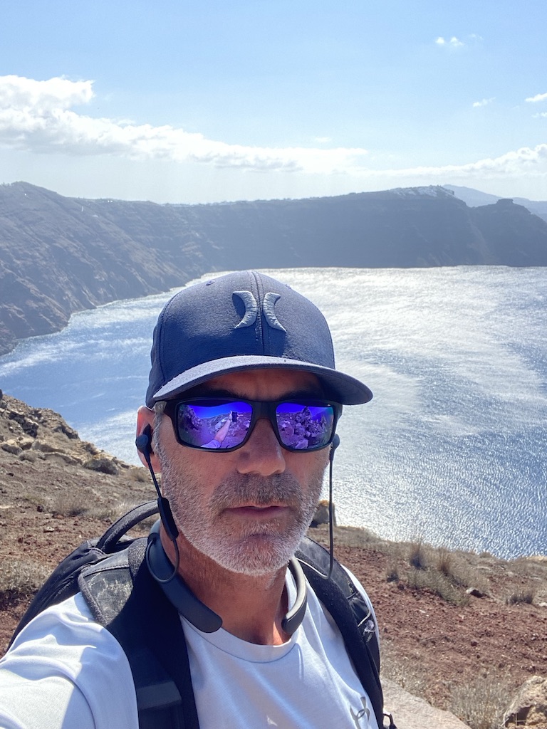 hike from oia to fira